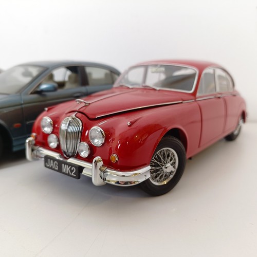 232 - A Minichamps 1:18 model of a Jaguar XKR GT3, and five other models of Jaguars (6)