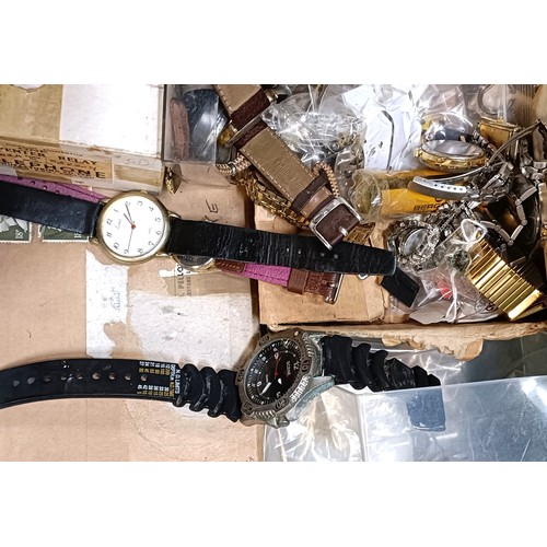 843 - Assorted watch and clock parts (box)