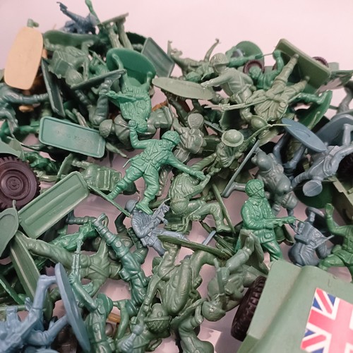 245 - Assorted plastic army and Britains figures (box)