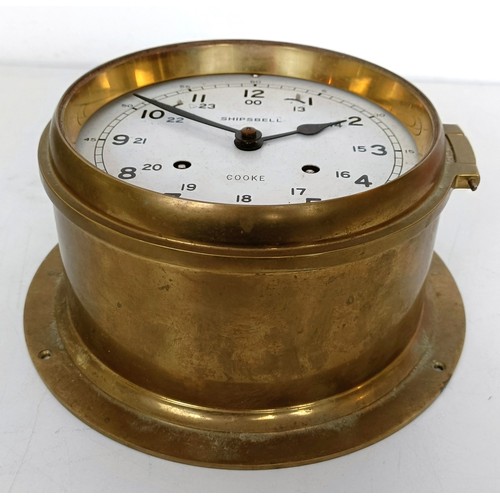 858 - A ship's brass bulkhead clock, 21 cm diameter