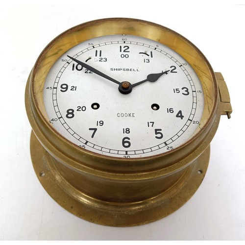 858 - A ship's brass bulkhead clock, 21 cm diameter