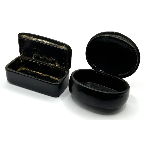 1015 - A Victorian novelty oval snuff box, decorated a caricature figure, holding two pistols, 6 cm wide, a... 