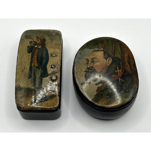 1015 - A Victorian novelty oval snuff box, decorated a caricature figure, holding two pistols, 6 cm wide, a... 