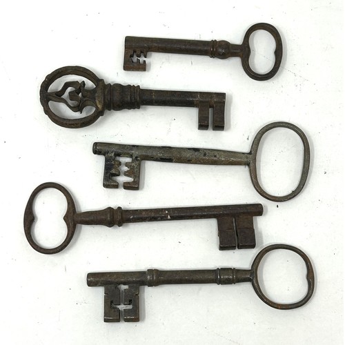 1020 - A 19th century key, and four others similar (5)