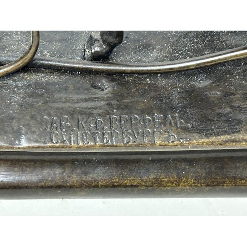 1039 - A bronze group of a Russian in a sleigh, being pulled by a horse, 23 cm wide