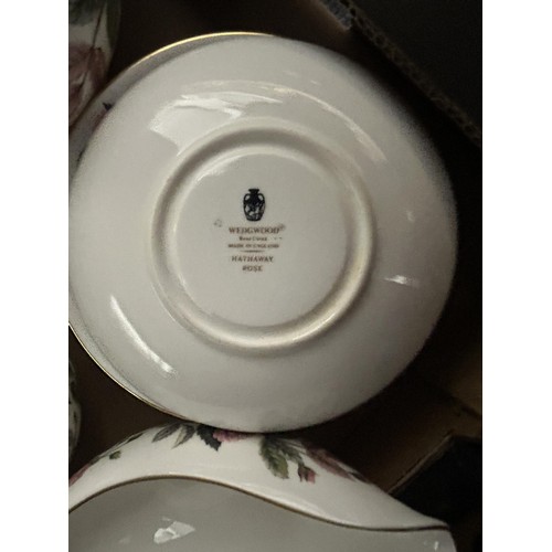 1000 - A Wedgwood Hathaway Rose pattern part dinner service and assorted plates (2 boxes)