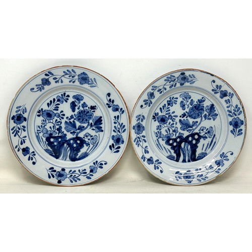 1155 - A pair of Dutch Delft blue and white plates, 23 cm wide (2)