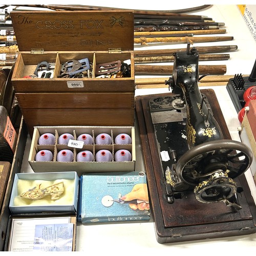 980 - A vintage The Fox hairpin box, assorted buckles, other sewing items and a sewing machine (qty)