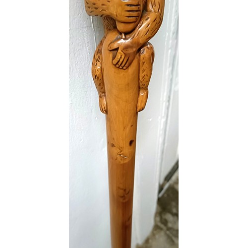 1123 - A novelty walking stick, handle carved in the form of a monkey, 94 cm Provenance: Part of a single o... 