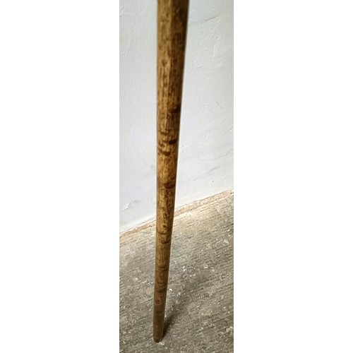 1129 - An early 20th century novelty walking stick, with a carved handle, in the form of a grotesque man, w... 