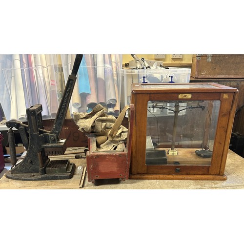 867 - A vintage broadcaster, set of scales and and a chipper (3)