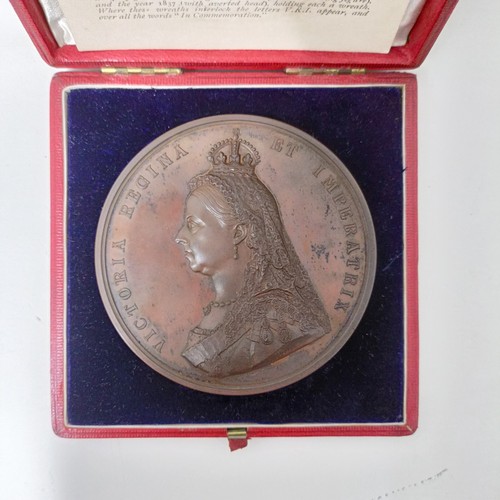 278 - A Queen Victoria Jubilee Medal, 1887, 8 cm diameter, boxed