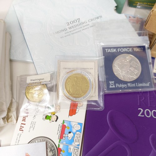 279 - An Alderney silver proof crown, 2007 Diamond Wedding Anniversary, and other assorted commemorative c... 