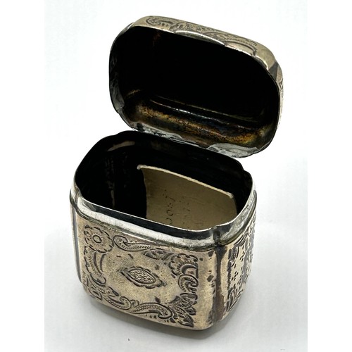 843 - A Continental silver coloured metal box, with engraved decoration, probably Dutch, 4 cm high