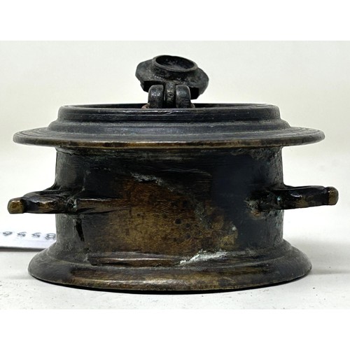 841 - After the antique: a bronze inkwell, 8 cm diameter