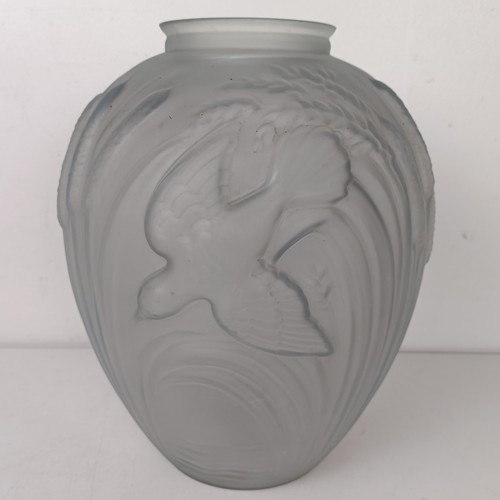 801A - An opaque glass vase, decorated birds and bulrushes, 30 cm high and two Carnival glass bowls, 23 cm ... 