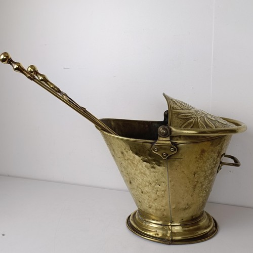 800A - A brass coal scuttle, a shovel and two fire irons (4)