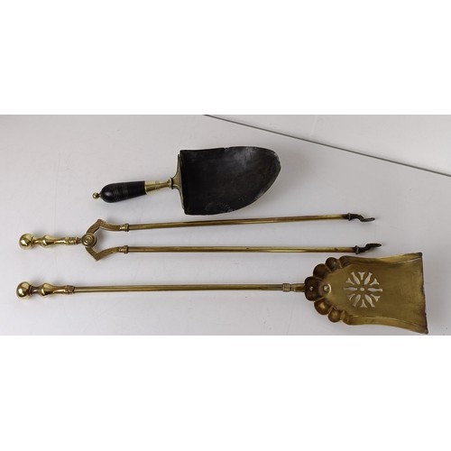 800A - A brass coal scuttle, a shovel and two fire irons (4)