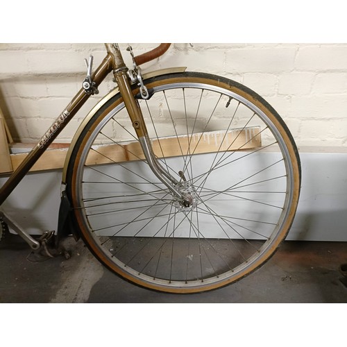 214 - A gent's Carlton Corsair racing bicycle, with a spare wheelPlease see our terms and conditions in re... 