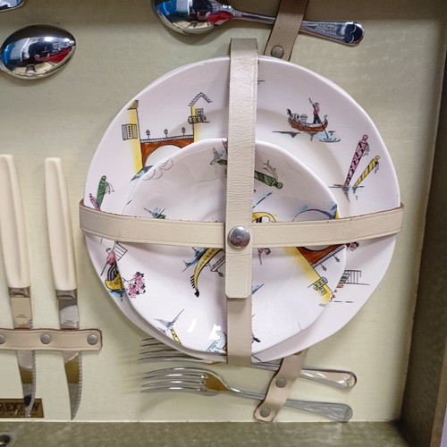 301 - A Brexton vintage pic-nic set, 62 cm widePlease see our terms and conditions in relation to collecti... 