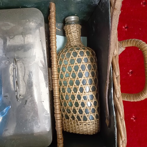 302 - An early 20th century wicker pic-nic set, 69 cm wide (over handles)Please see our terms and conditio... 