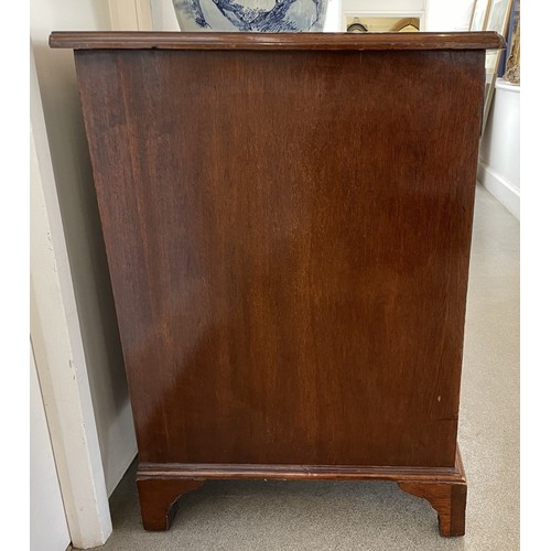 1324 - A George III style mahogany kneehole desk, 80 cm wide