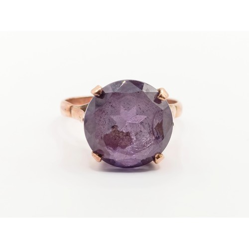 740 - A vintage yellow metal and colour changing purple to blue stone ring, possibly alexandrite