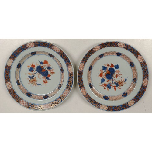 636 - A pair of Chinese Kangxi plates, decorated in an Imari palette, 23 cm diameter (2)