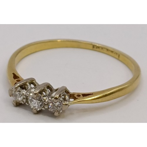 729 - An 18ct gold and diamond three stone ring, ring size P