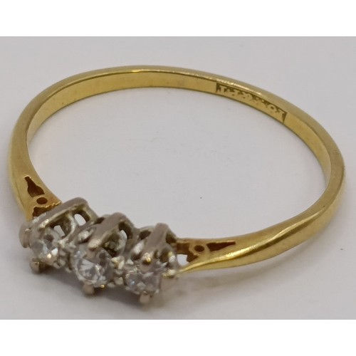 729 - An 18ct gold and diamond three stone ring, ring size P
