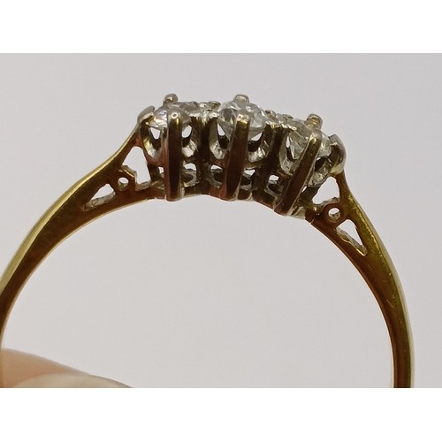729 - An 18ct gold and diamond three stone ring, ring size P
