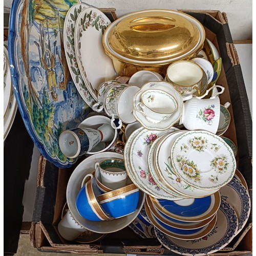 642 - A part Wedgwood Charnwood pattern dinner service, assorted ceramics and glass (2 boxes)