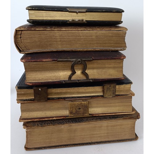 644 - Five Victorian and later photograph albums, and The Works of Shakespeare (6)