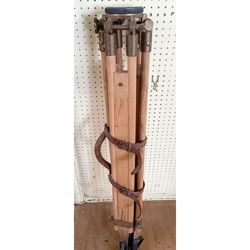 775 - A theodolite, cased, with a tripod (2)