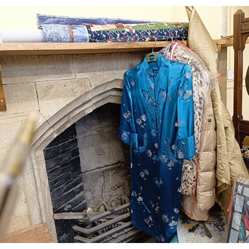 776 - A Chinese jacket and assorted textiles (qty)