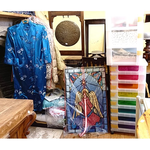 776 - A Chinese jacket and assorted textiles (qty)