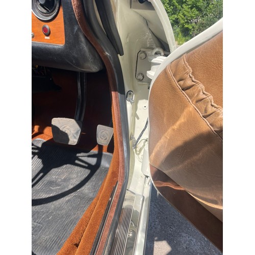 17 - 1975 Triumph StagRegistration number JDF 367NChassis number LF029428HEAEngine number LD35674AApprox.... 