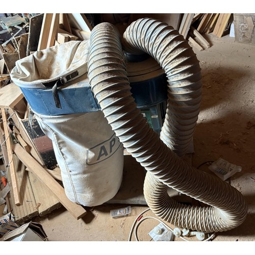 92 - A saw bench, and a dust extractor