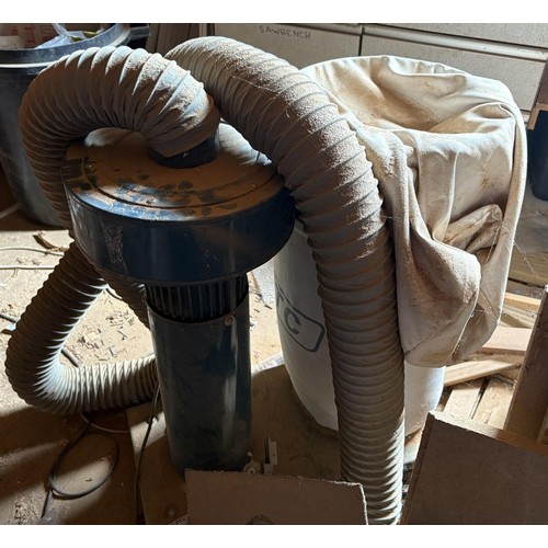 92 - A saw bench, and a dust extractor