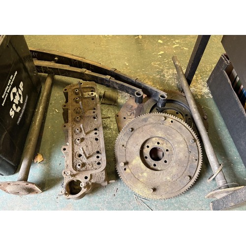 145 - Assorted MGA parts, including a cylinder head (qty)