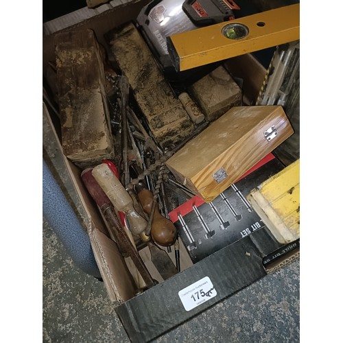 175 - A group of assorted wood working and other tools (qty)