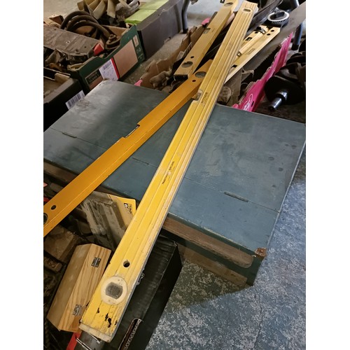 175 - A group of assorted wood working and other tools (qty)