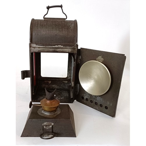 2013 - A BR(M) lamp, 26 cm high, a BR(E) lamp, 26 cm high, and a BR(W) signal lamp, stamped Swindon, 25 cm ...