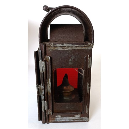 2013 - A BR(M) lamp, 26 cm high, a BR(E) lamp, 26 cm high, and a BR(W) signal lamp, stamped Swindon, 25 cm ...