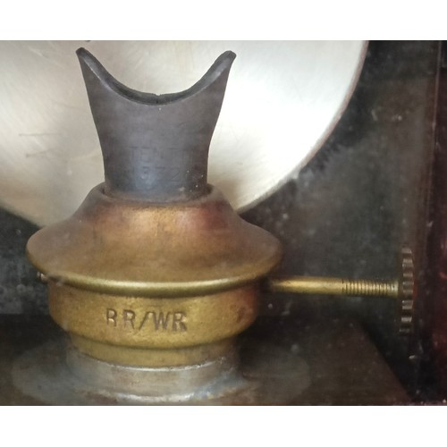 2013 - A BR(M) lamp, 26 cm high, a BR(E) lamp, 26 cm high, and a BR(W) signal lamp, stamped Swindon, 25 cm ...