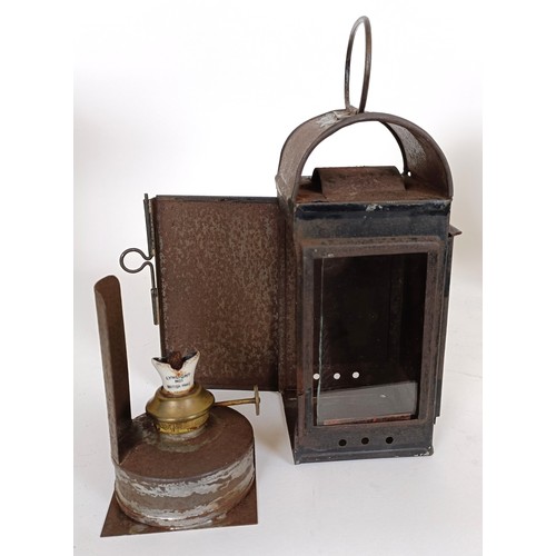 2013 - A BR(M) lamp, 26 cm high, a BR(E) lamp, 26 cm high, and a BR(W) signal lamp, stamped Swindon, 25 cm ...
