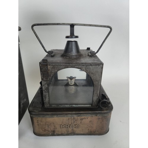 2134 - A BR(M) international signal lamp and cover, 40 cm highProvenance:  A single Owner West County Colle... 