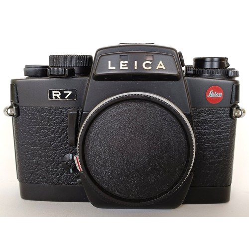 304 - A Leica R7 camera, serial number 2181830