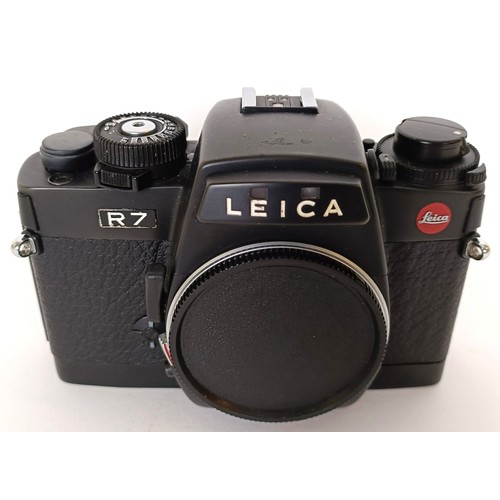 304 - A Leica R7 camera, serial number 2181830