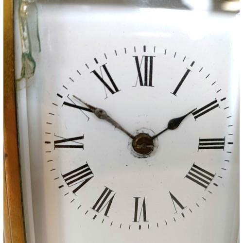 312 - A carriage clock, the 6 cm wide enamel dial with Roman numerals, striking on a gong, in a brass case... 